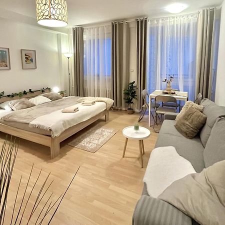 Apartment Simona - Old Town Bratislava Buitenkant foto