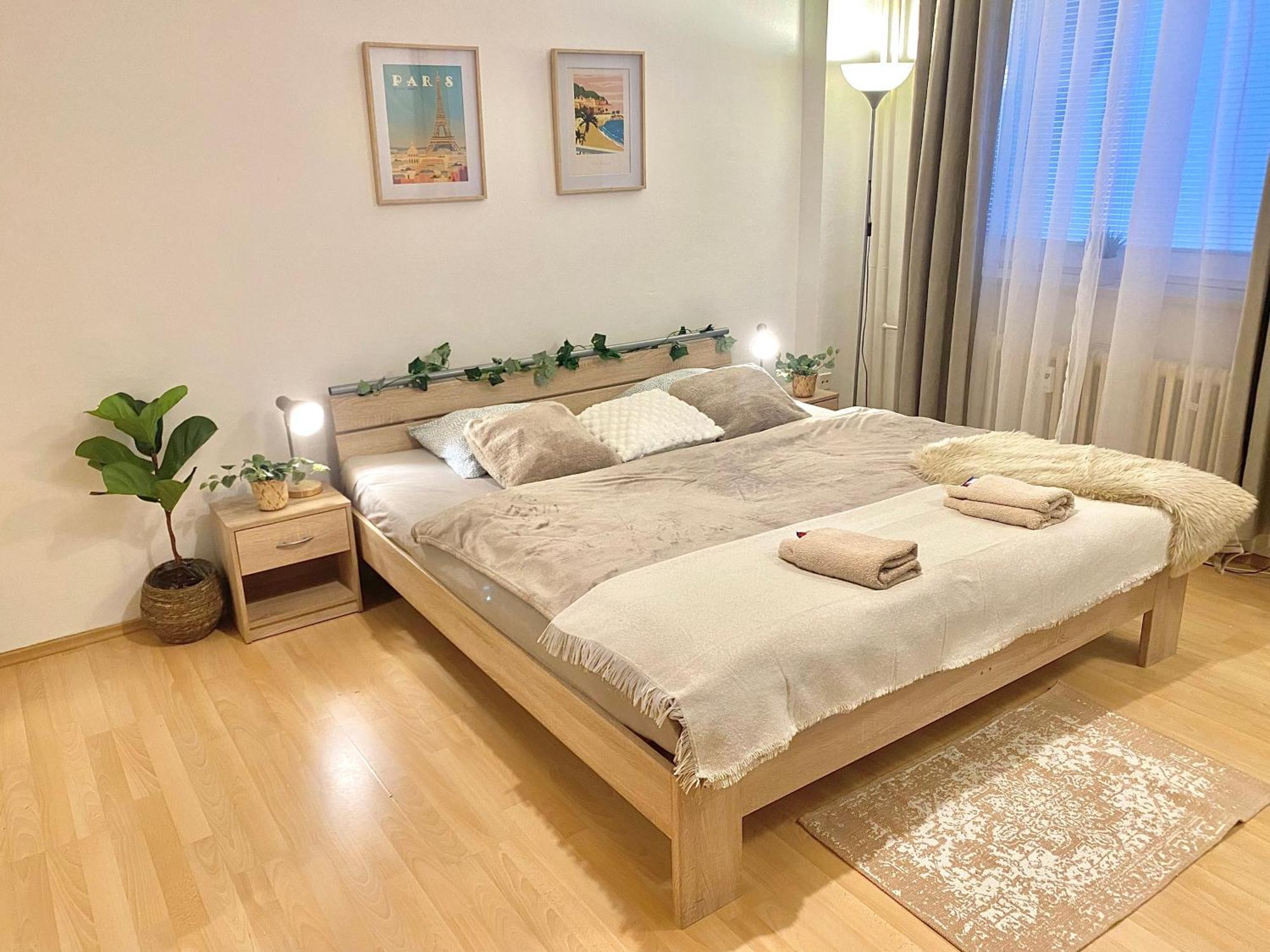 Apartment Simona - Old Town Bratislava Buitenkant foto