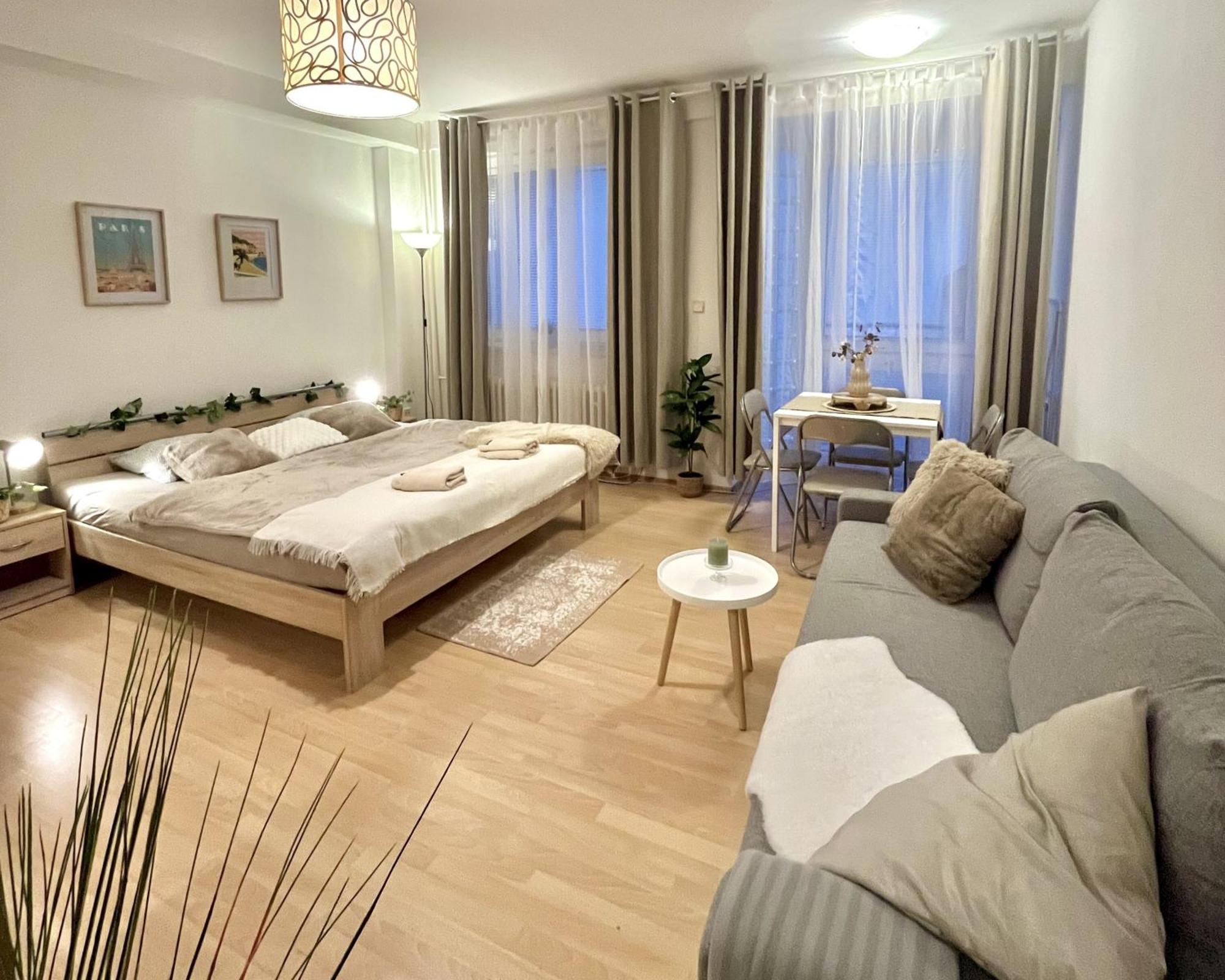 Apartment Simona - Old Town Bratislava Buitenkant foto