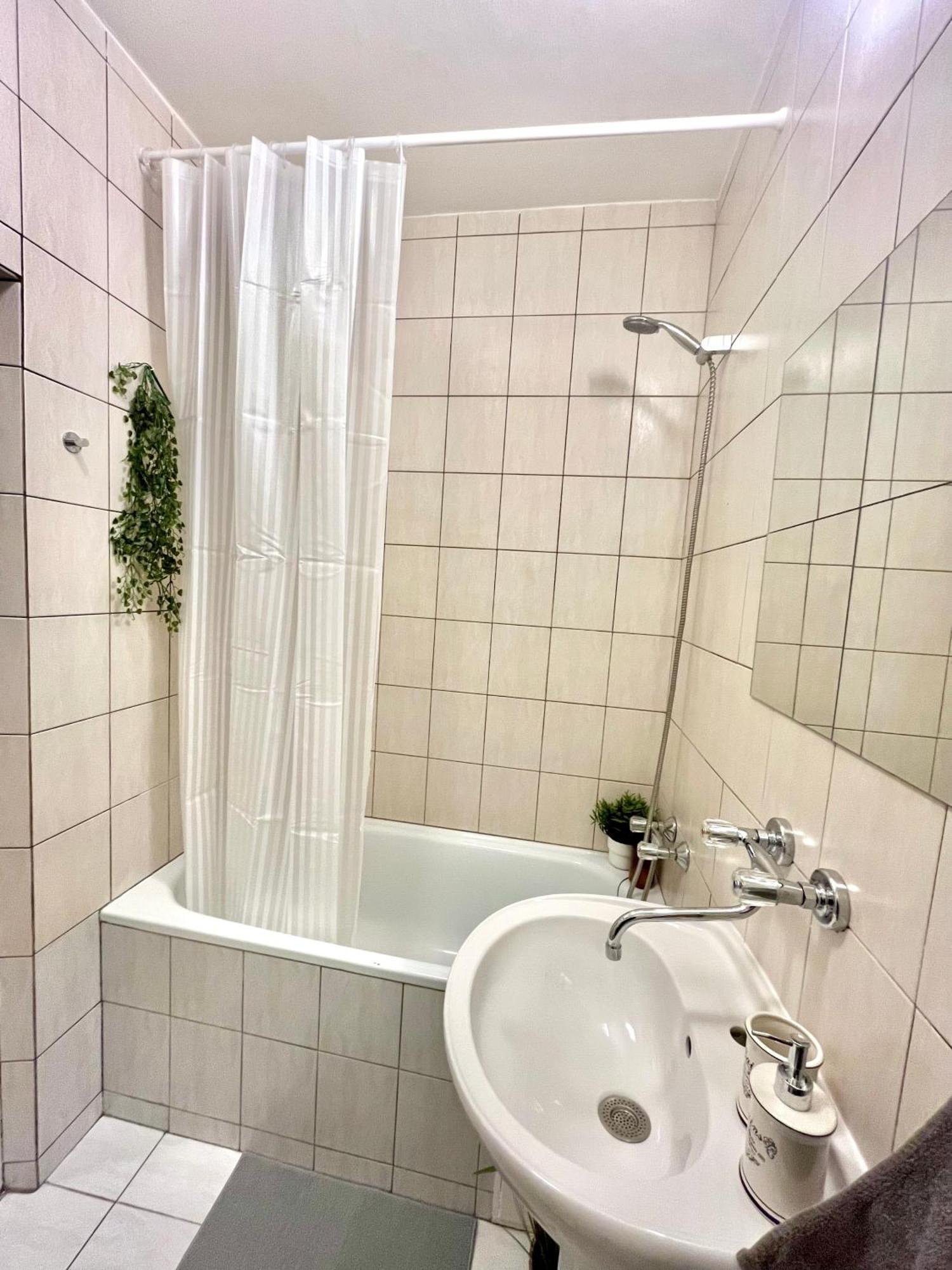 Apartment Simona - Old Town Bratislava Buitenkant foto